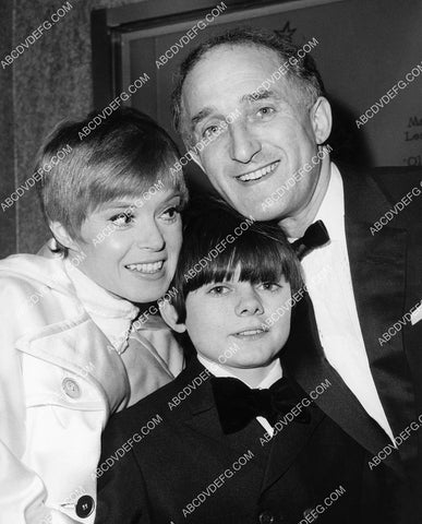 Shani Wallis Ron Moody Jack Wild at Oliver film premiere 8b20-20425