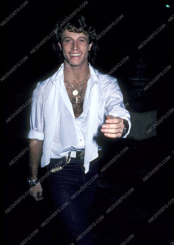 Andy Gibb caught by the papparazzi 8b20-2051