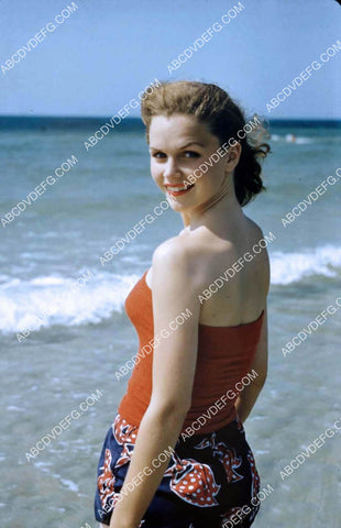 Lee Remick spends a day at the beach 8b20-20536