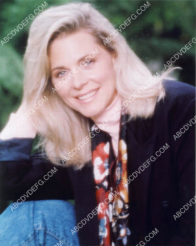 Lindsay Wagner outdoors portrait 8b20-20567