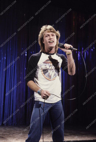 Andy Gibb singing in a Van Halen T-Shirt 8b20-2061