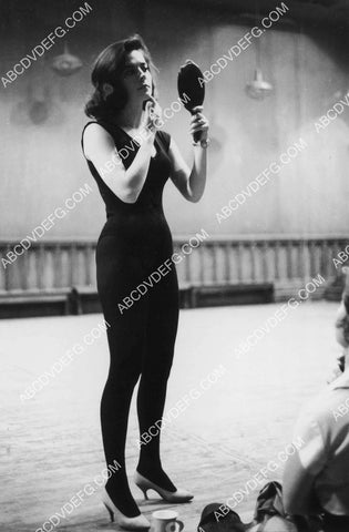 candid Natalie Wood does a quick makeup check 8b20-20670