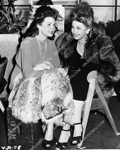 Rhonda Fleming and friend behind the scenes 8b20-20716