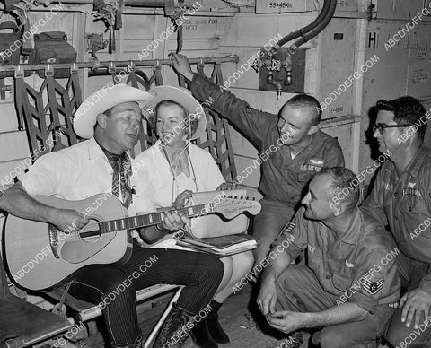 Roy Rogers Dale Evans entertain the troops 8b20-20749