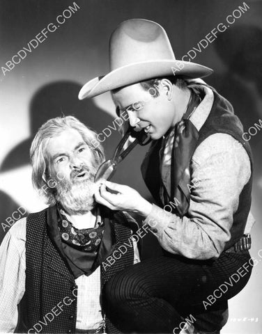 Gabby Hayes needs beard trimmed Roy Rogers helps out 8b20-20750