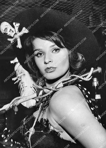 sexy pirate wench Senta Berger 8b20-20775