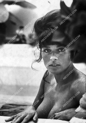 Senta Berger in the bathtub 8b20-20792