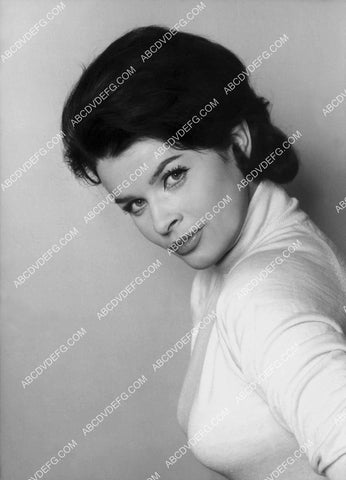 Senta Berger portrait 8b20-20798