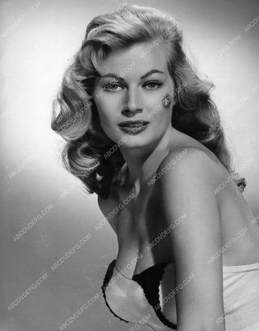 Anita Ekberg with rose tatoo on her cheek 8b20-2160