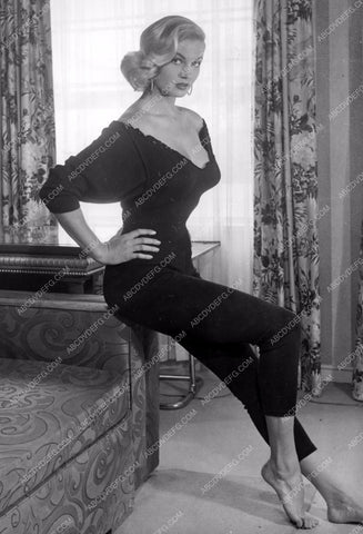 beautiful Anita Ekberg at home 8b20-2176