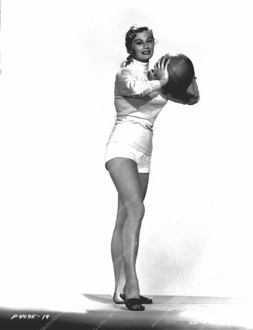 heads up says Anita Ekberg with her basketball 8b20-2180