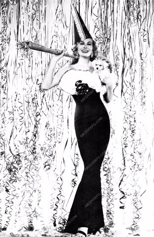 Anita Ekberg a party hat and her dog celebrate The New Year 8b20-2186
