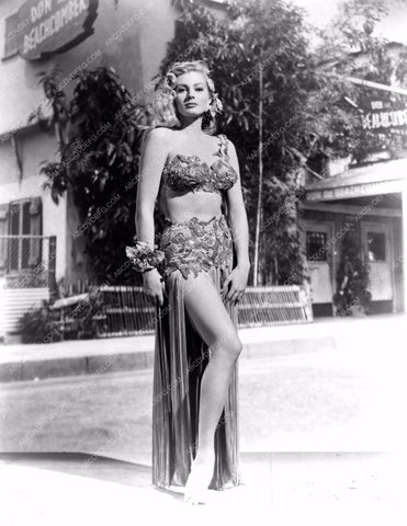 Anita Ekberg outside Don the Beachcomber Restaurant 8b20-2205