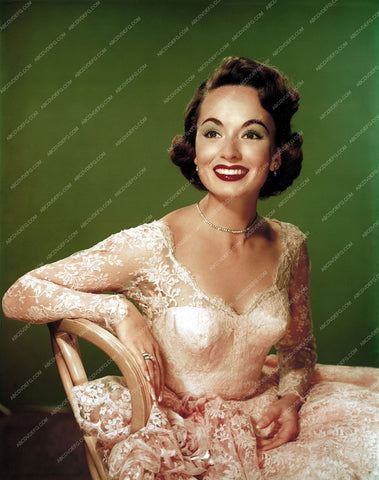 Ann Blythe seated portrait 8b20-2289