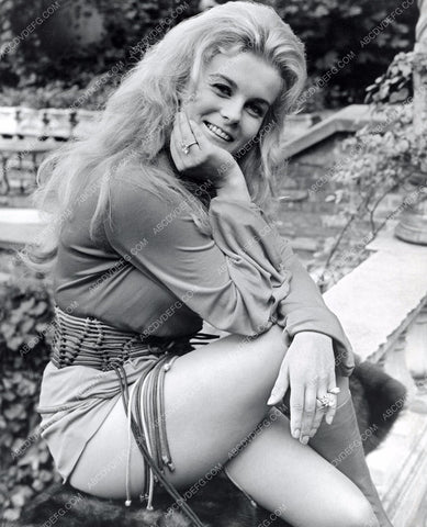 always attractive Ann-Margret portrait outdoors 8b20-2346