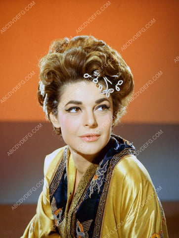 Anne Bancroft in hummingbird kimono portrait 8b20-2452