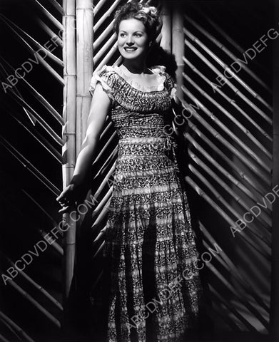 lovely Maureen O'Hara full length fashion portrait 8b20-2596