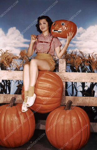 Ann Rutherford enters pumpkin carving contest 8b20-2658