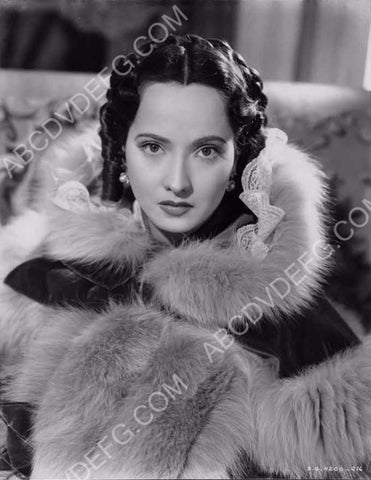 gorgeous Merle Oberon in fur 8b20-2684