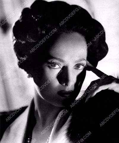 stylish and alluring portrait of Merle Oberon 8b20-2685