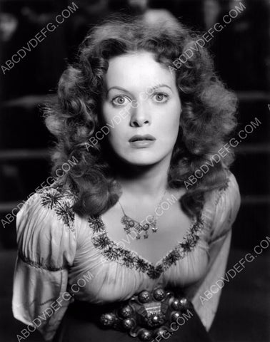 bewildered Maureen O'Hara horror film The Hunchback of Notre Dame 8b20-2716