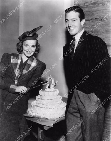 Anne Shirley and John Payne cut their wedding cake 8b20-2876