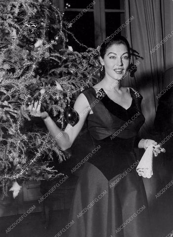 Ava Gardner gives the Christmas Tree last touch ups 8b20-3058