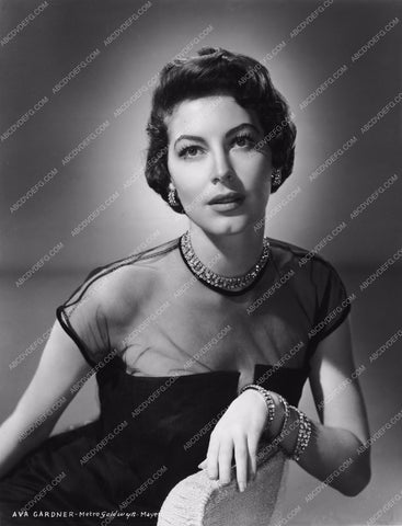 beautiful Ava Gardner seated portrait 8b20-3087