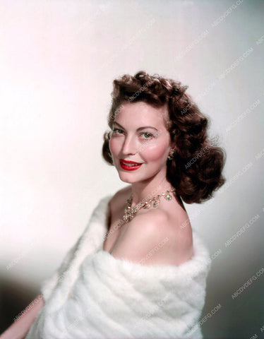 gorgeous Ava Gardner bare shoulders and wrapped in white fur 8b20-3130