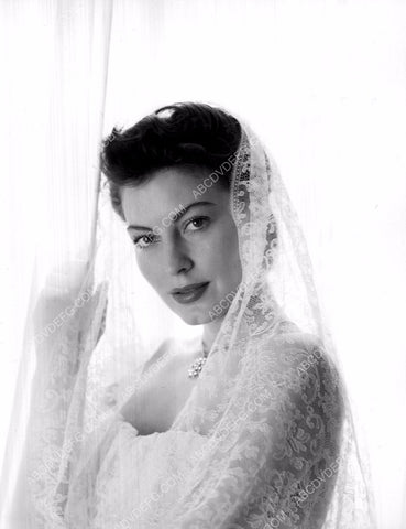 Ava Gardner in bridal gown portrait 8b20-3148