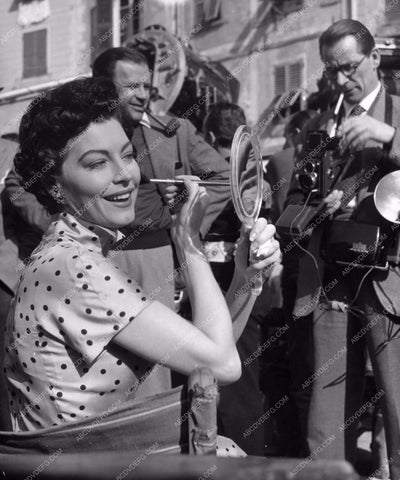 candid photo Ava Gardner does quick self makeup check behind the scenes 8b20-3152