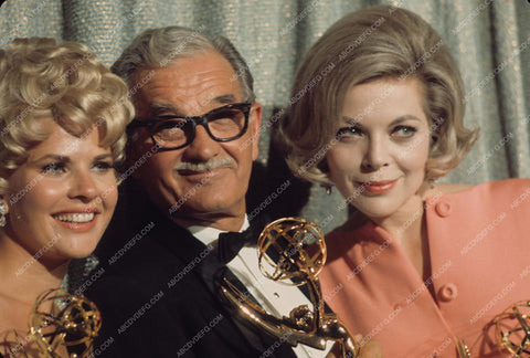 Barbara Bain and others getting Emmy Award 8b20-3184