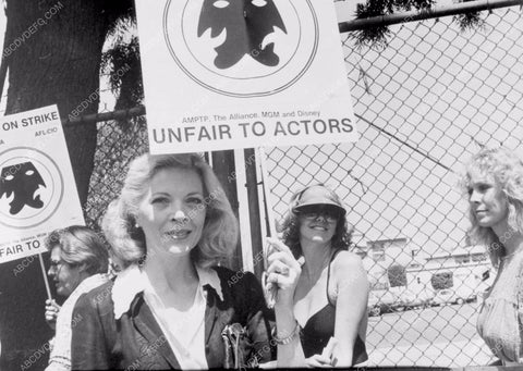 Barbara Bain on the picket line for AFL-CIO unfair to actors 8b20-3193