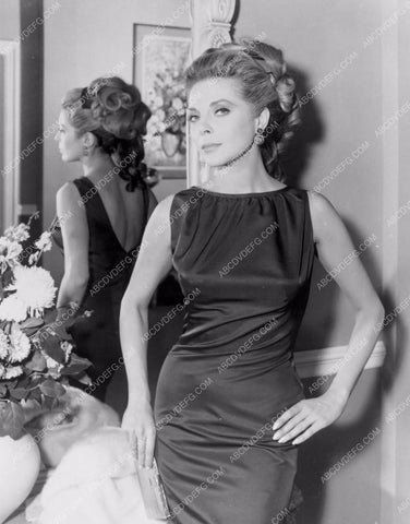 Barbara Bain portrait in elegant fashion 8b20-3199