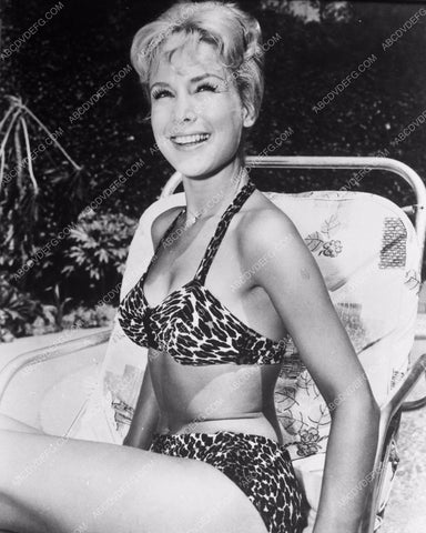 Barbara Eden enjoys summertime in her leopard print bikini dp-3269