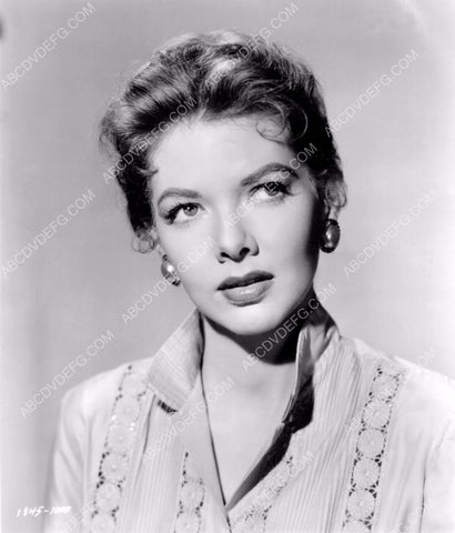 Barbara Lawrence portrait 8b20-3316