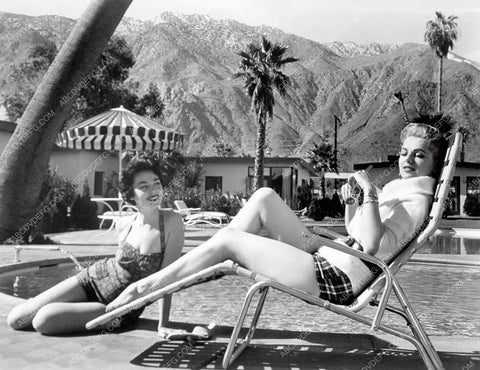 Barbara Rush Martha Hyer lay in the sun by the swimming pool 8b20-3390