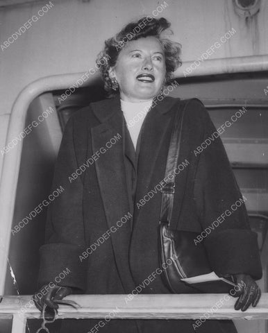 Barbara Stanwyck on board a ship 8b20-3491