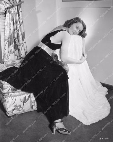 Barbara Stanwyck takes a little break 8b20-3498