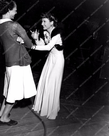 candid Barbara Stanwyck behind the scenes 8b20-3533