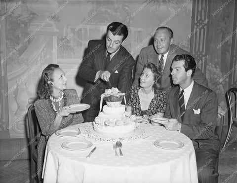 Robert Taylor birthday cake Barbara Stanwyck Jack Benny Fred MacMurray 8b20-3572