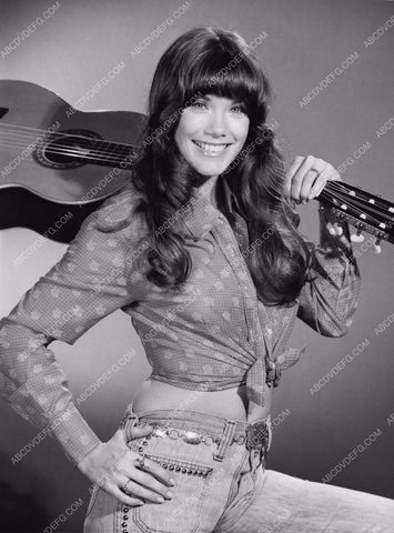 super cute Barbi Benton takes her guitar and strikes a pose 8b20-3612