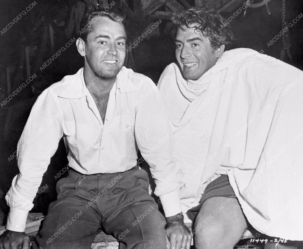 candid Alan Ladd Victor Mature hang out behind the scenes 8b20-3663 –  ABCDVDVIDEO