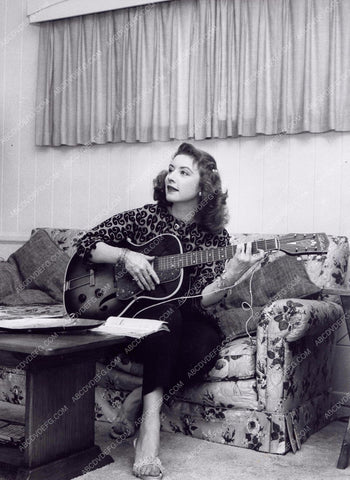 Amanda Blake takes a little time to strum the guitar 8b20-3752