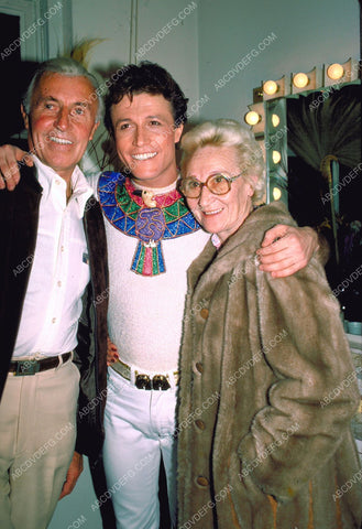 Andy Gibb in dressing room with parents maybe 8b20-3812
