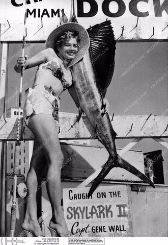 Angie Dickinson says I once caught a fish this big 8b20-3873