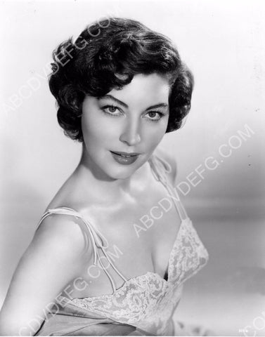 simply gorgeous Ava Gardner portrait 8b20-3933