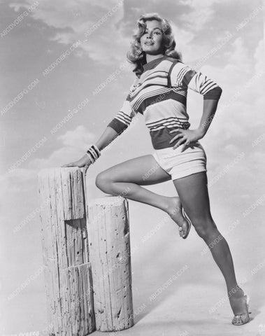 Anita Ekberg in shorts and sandles ready for the beach 8b20-4004