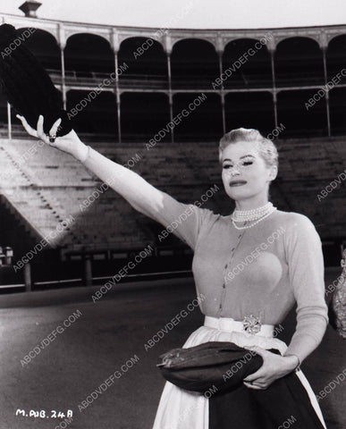 Anita Ekberg steps into the arena for a quick bullfight 8b20-4009