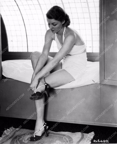 beautiful Ann Sheridan putting on her shoes 8b20-4137